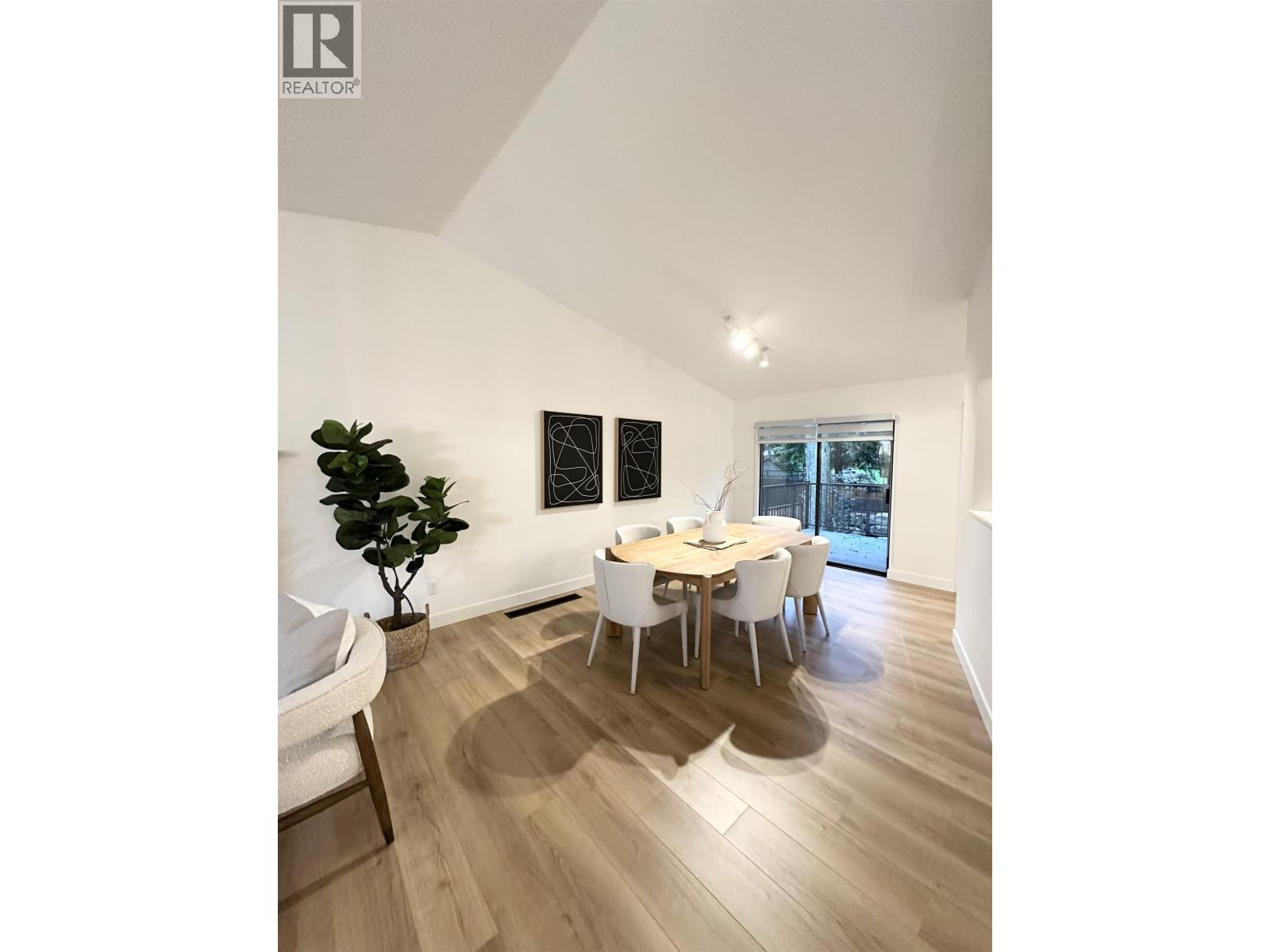 1777 Caledonia Avenue, North Vancouver, British Columbia  V7G 1T5 - Photo 3 - R3077220