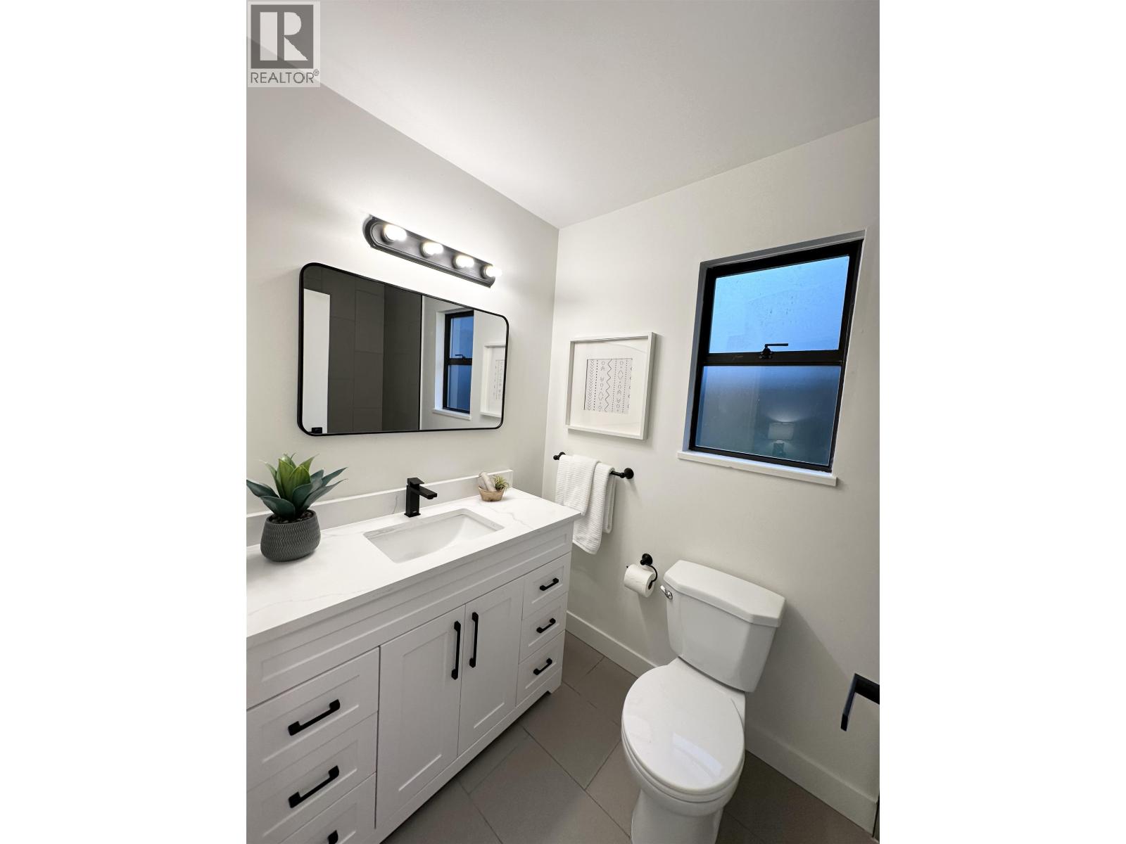 1777 Caledonia Avenue, North Vancouver, British Columbia  V7G 1T5 - Photo 9 - R3077220