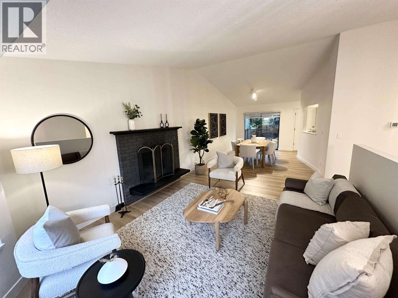 1777 Caledonia Avenue, North Vancouver, British Columbia  V7G 1T5 - Photo 2 - R3077220