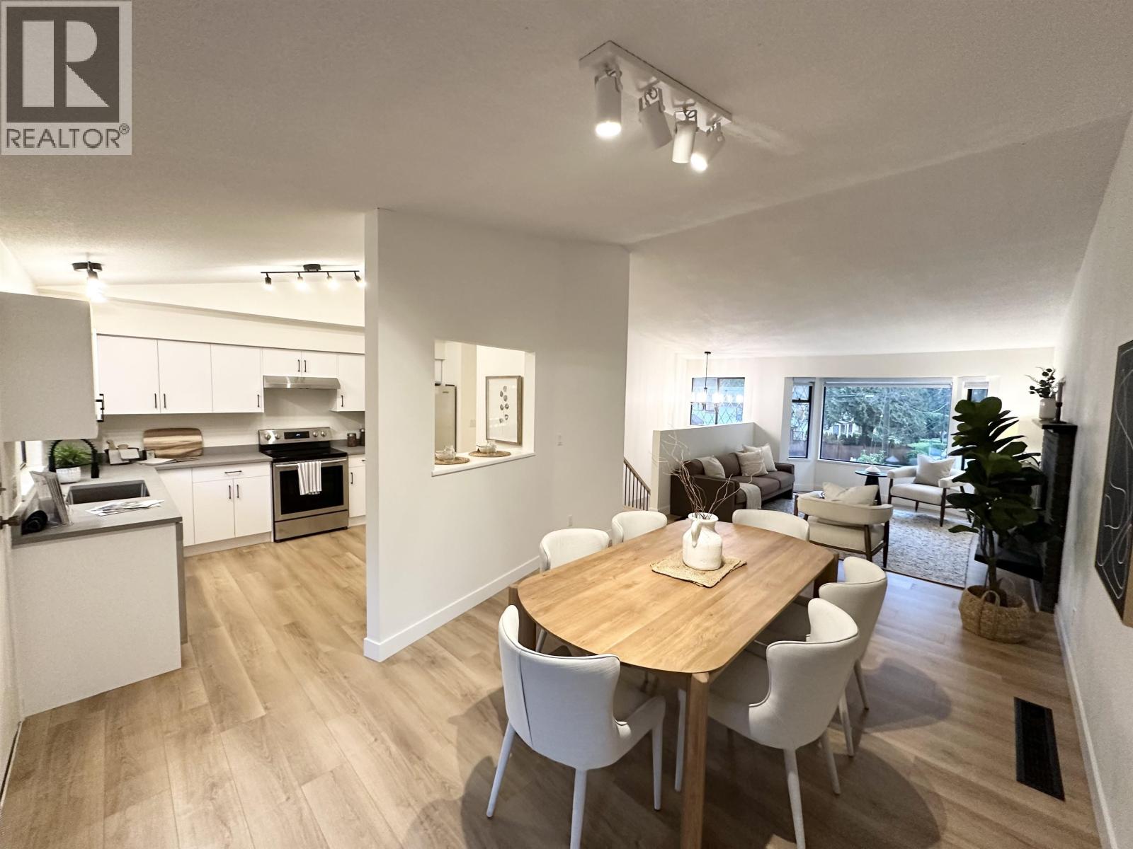 1777 Caledonia Avenue, North Vancouver, British Columbia  V7G 1T5 - Photo 4 - R3077220