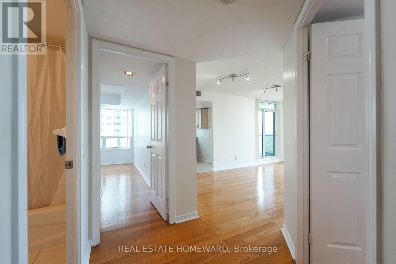 1811 - 28 Harrison Garden Boulevard, Toronto, Ontario  M2N 7B5 - Photo 4 - C12684212