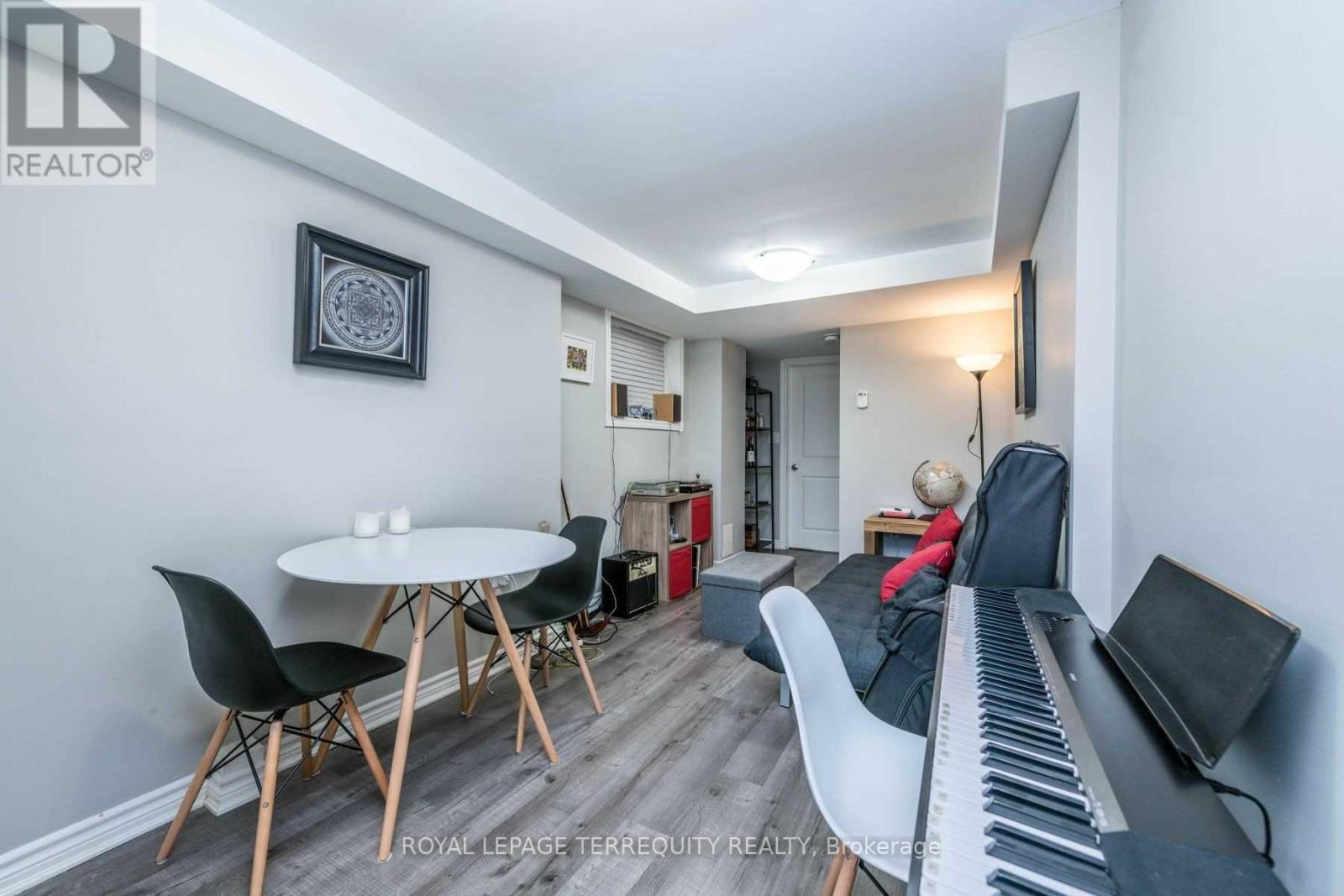 637 Lansdowne Avenue, Toronto, Ontario  M6H 3Y2 - Photo 10 - C12684246