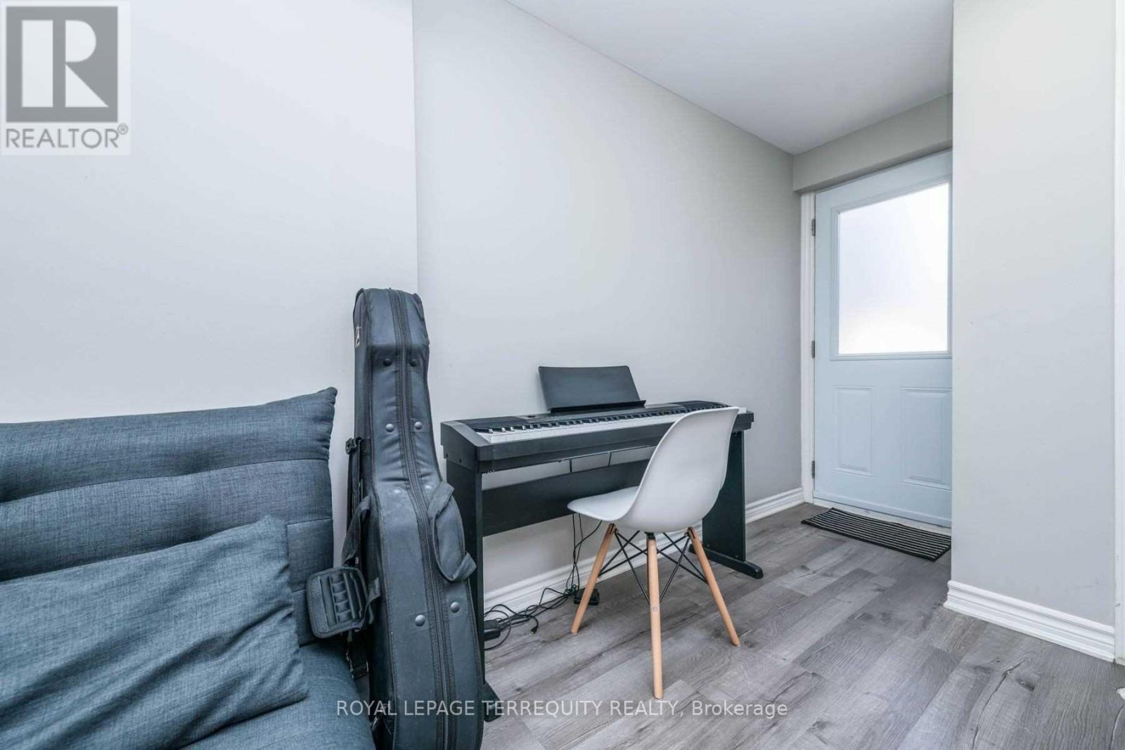 637 Lansdowne Avenue, Toronto, Ontario  M6H 3Y2 - Photo 11 - C12684246