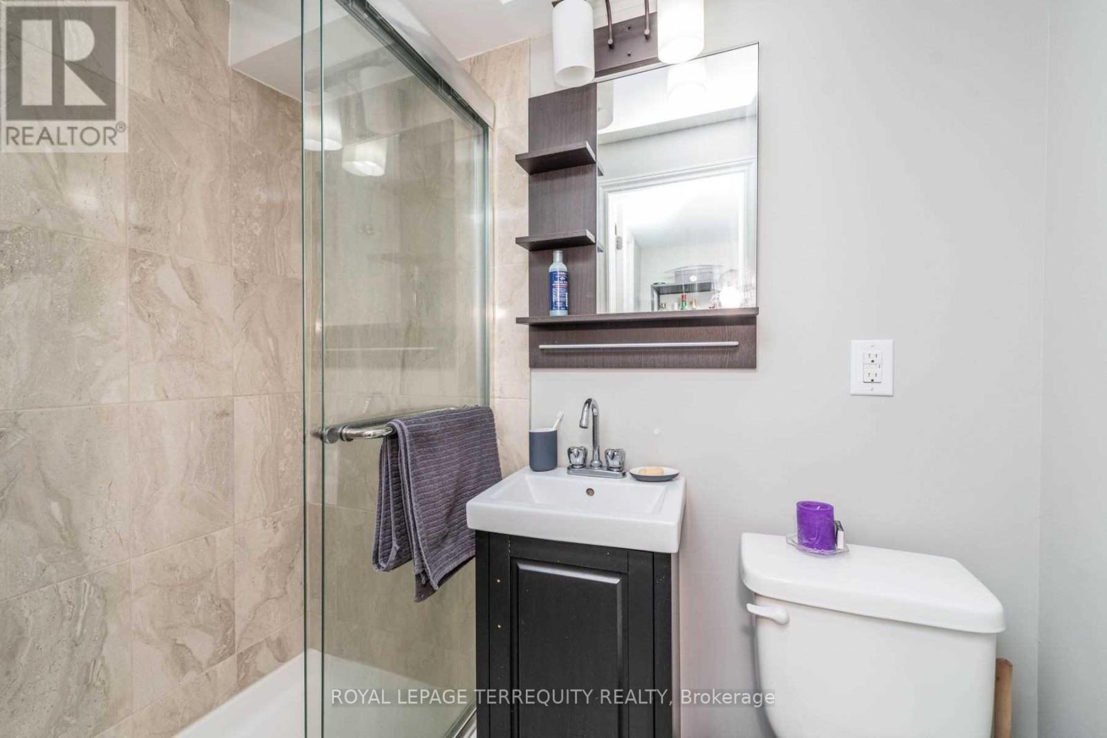 637 Lansdowne Avenue, Toronto, Ontario  M6H 3Y2 - Photo 15 - C12684246