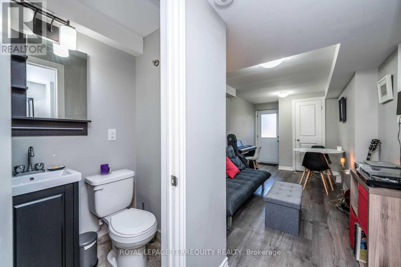 637 Lansdowne Avenue, Toronto, Ontario  M6H 3Y2 - Photo 16 - C12684246