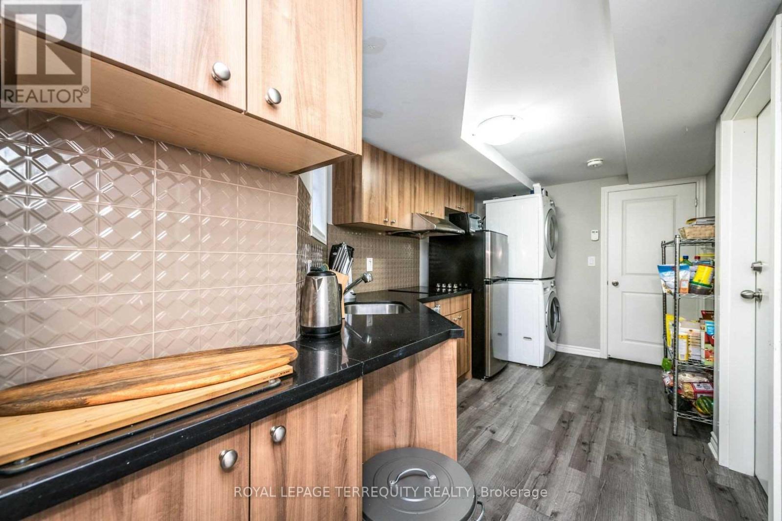 637 Lansdowne Avenue, Toronto, Ontario  M6H 3Y2 - Photo 18 - C12684246