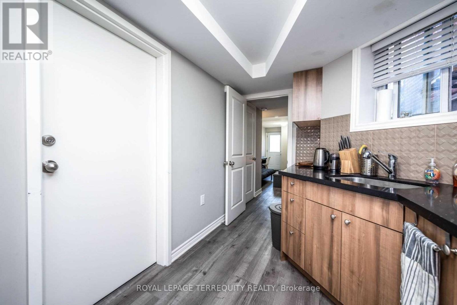 637 Lansdowne Avenue, Toronto, Ontario  M6H 3Y2 - Photo 24 - C12684246