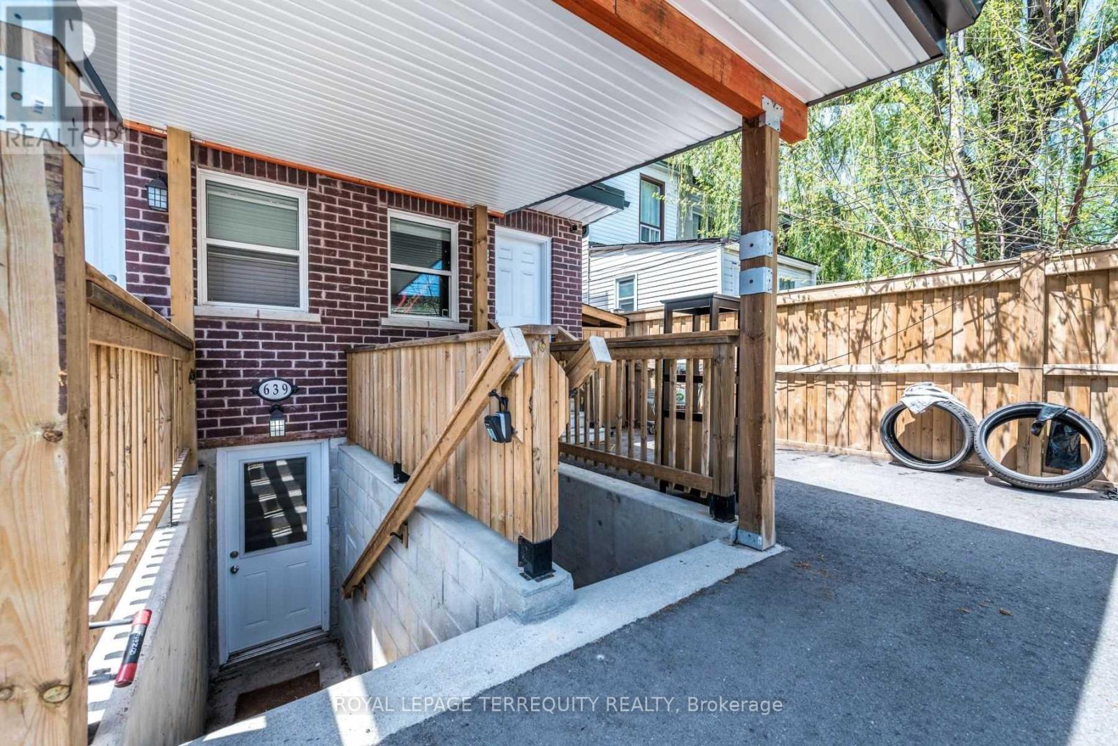 637 Lansdowne Avenue, Toronto, Ontario  M6H 3Y2 - Photo 3 - C12684246