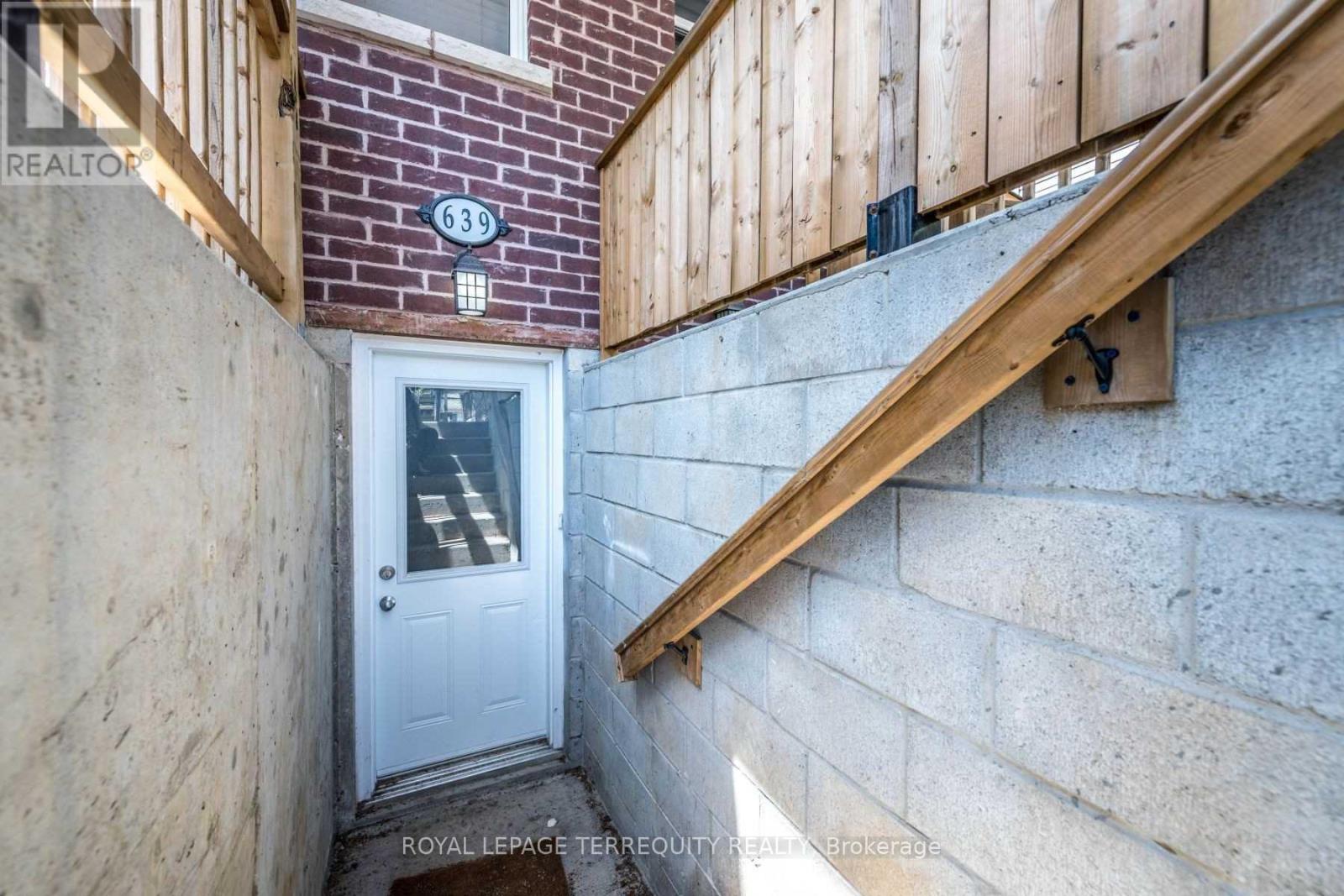 637 Lansdowne Avenue, Toronto, Ontario  M6H 3Y2 - Photo 6 - C12684246