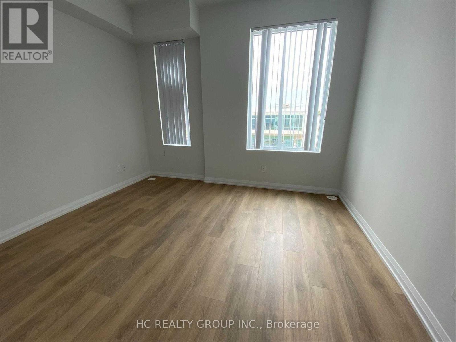 Th02 - 1010 Portage Parkway, Vaughan, Ontario  L4K 0K3 - Photo 4 - N12684238