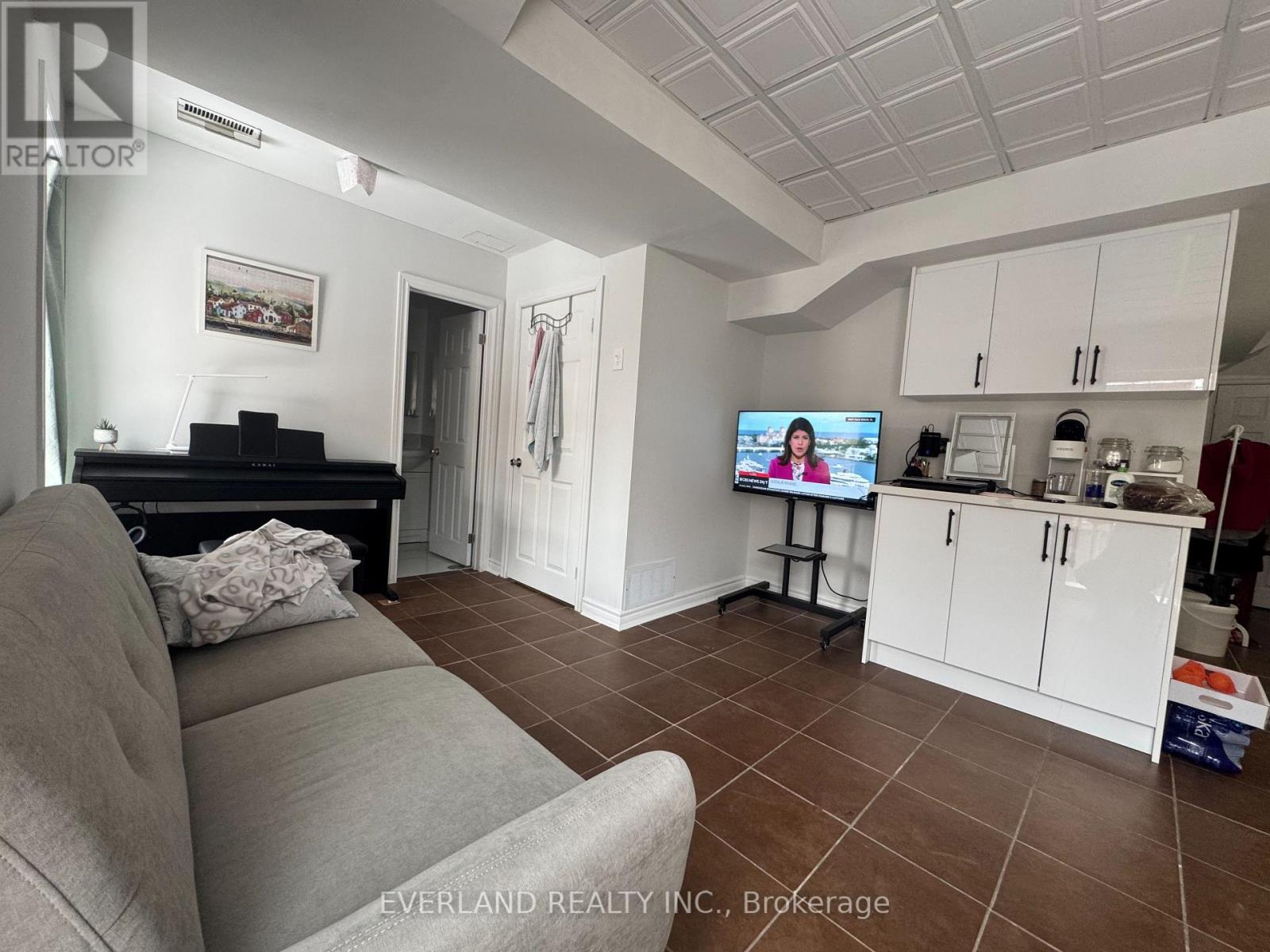 Basement - 221 Knapton Drive, Newmarket, Ontario  L3X 3B6 - Photo 9 - N12684240