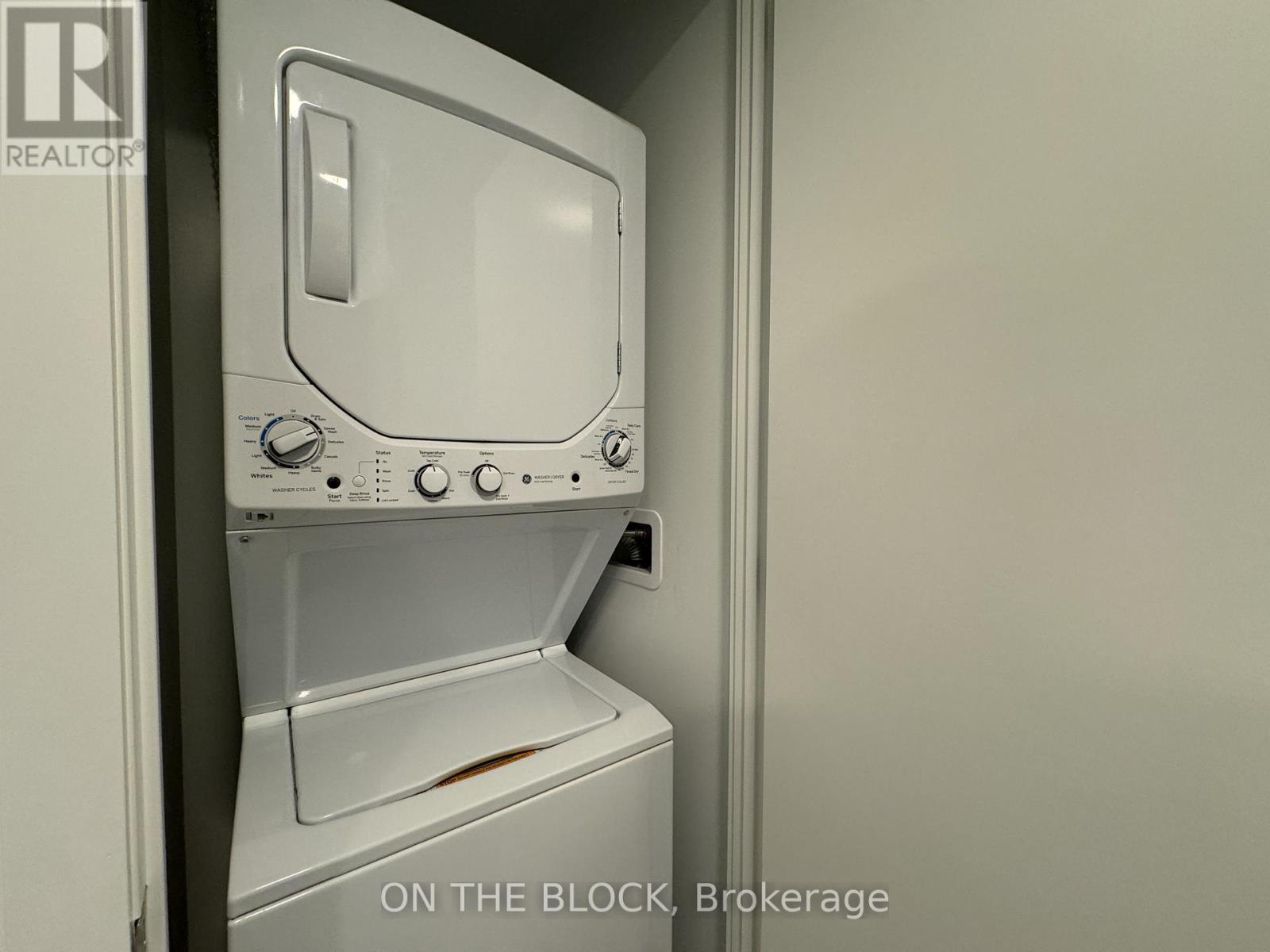 1110 - 86 Dundas Street E, Mississauga, Ontario  L5A 1W4 - Photo 2 - W12684224