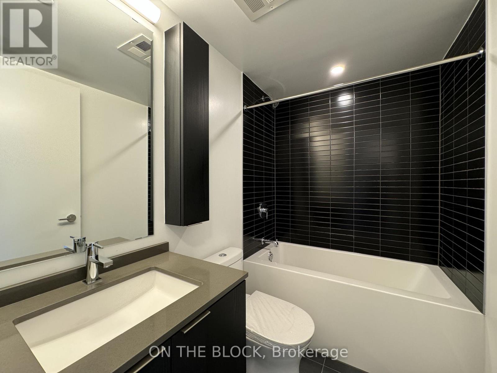 1110 - 86 Dundas Street E, Mississauga, Ontario  L5A 1W4 - Photo 4 - W12684224