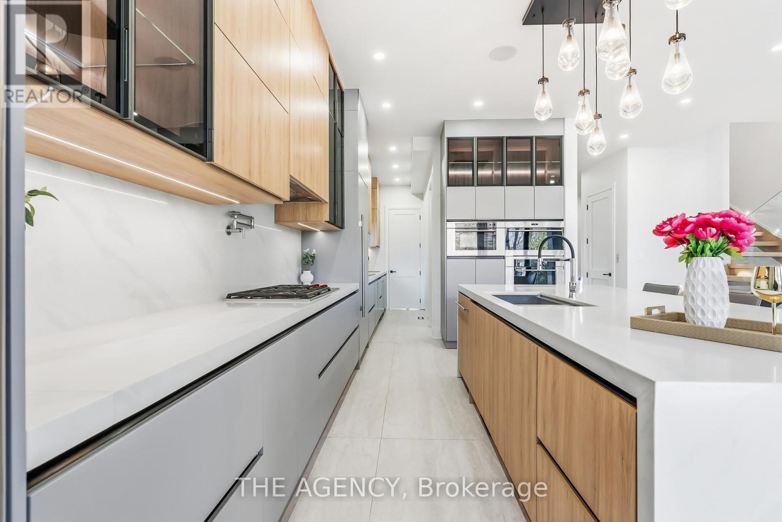 9 Earl Street, Mississauga, Ontario  L5M 1N6 - Photo 23 - W12684232