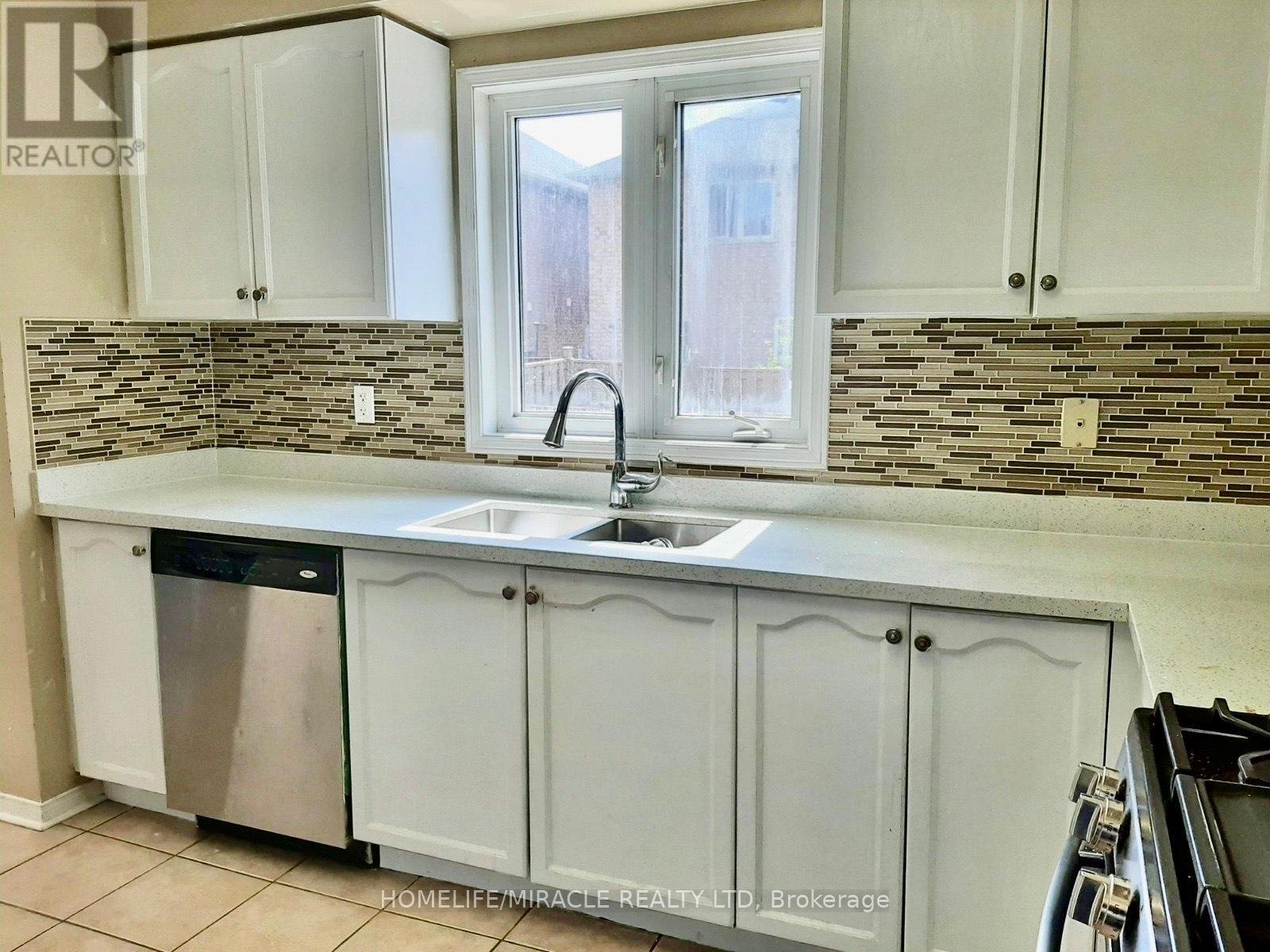 66 Echoridge Drive, Brampton, Ontario  L7A 3L7 - Photo 11 - W12684248