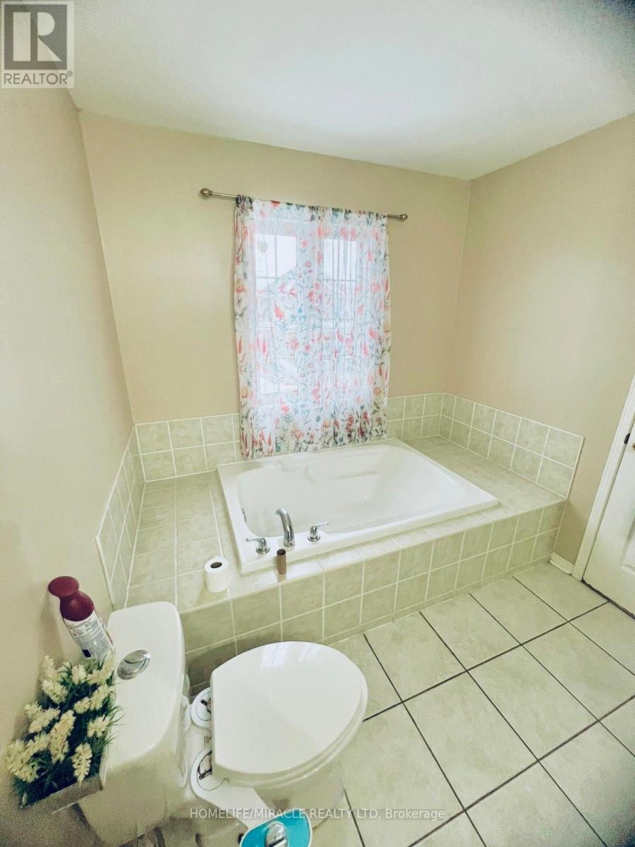 66 Echoridge Drive, Brampton, Ontario  L7A 3L7 - Photo 14 - W12684248