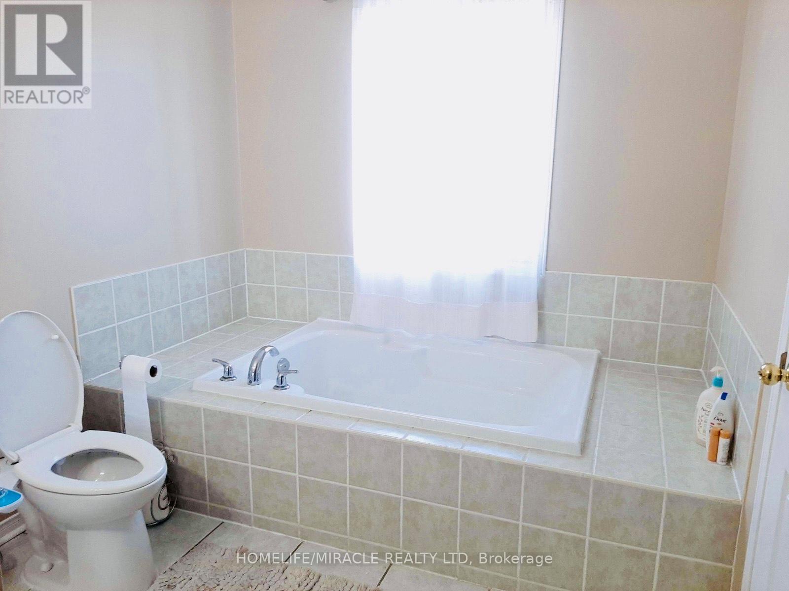 66 Echoridge Drive, Brampton, Ontario  L7A 3L7 - Photo 18 - W12684248