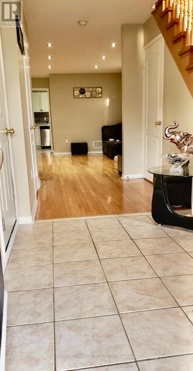 66 Echoridge Drive, Brampton, Ontario  L7A 3L7 - Photo 2 - W12684248