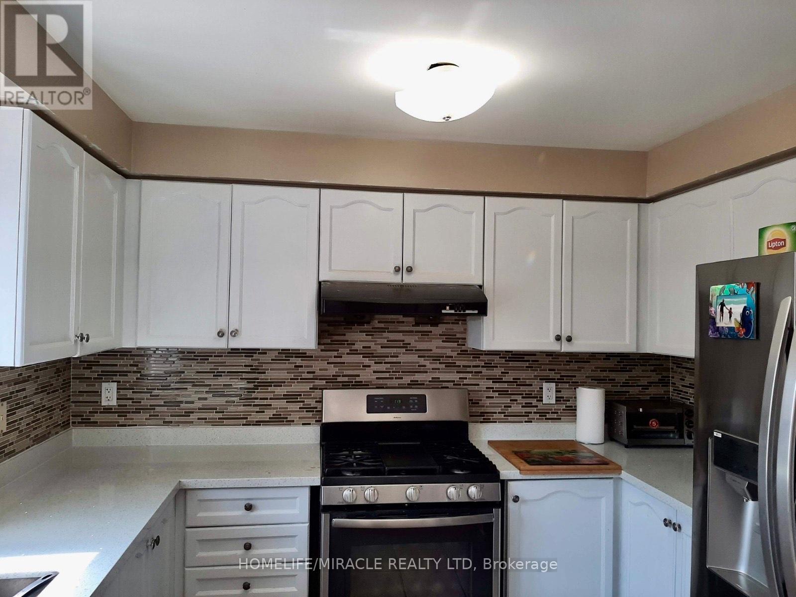 66 Echoridge Drive, Brampton, Ontario  L7A 3L7 - Photo 9 - W12684248