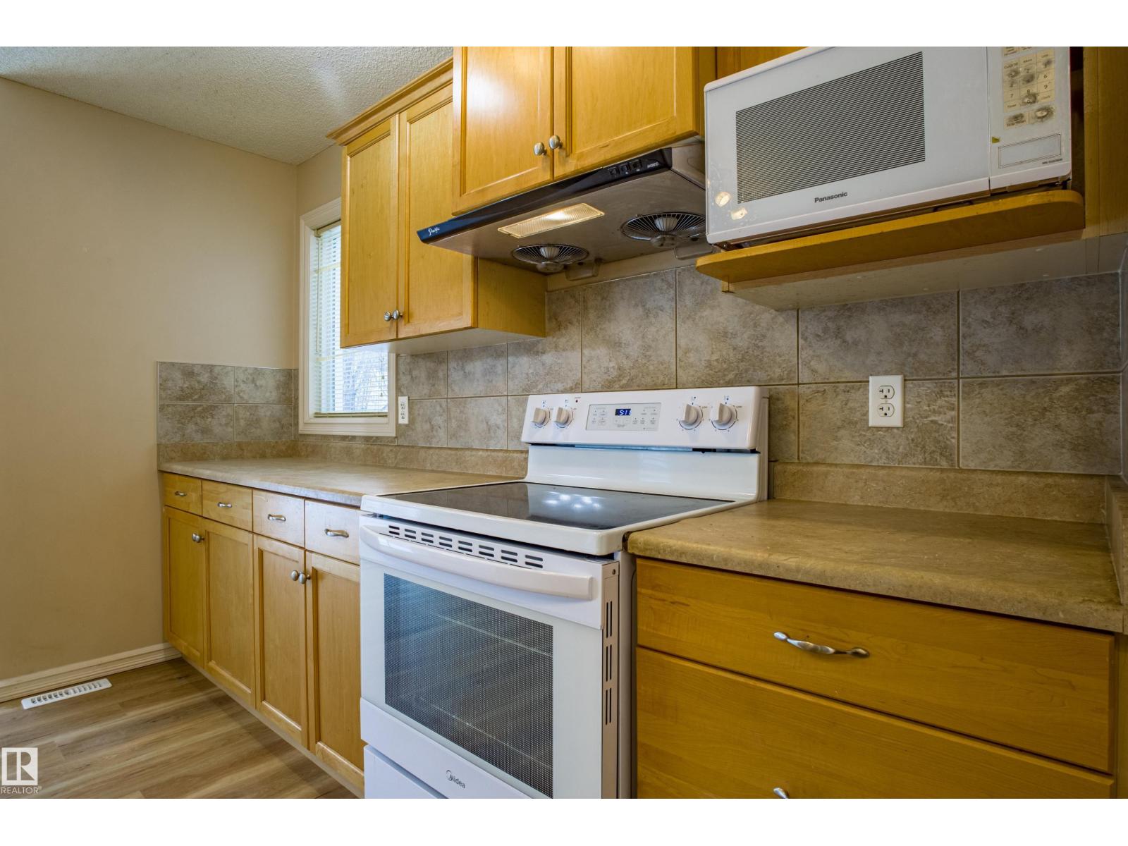 1253 Latta Cr Nw, Edmonton, Alberta  T6R 3P6 - Photo 9 - E4466375