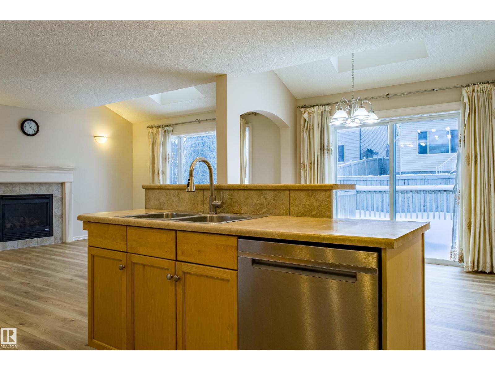 1253 Latta Cr Nw, Edmonton, Alberta  T6R 3P6 - Photo 10 - E4466375