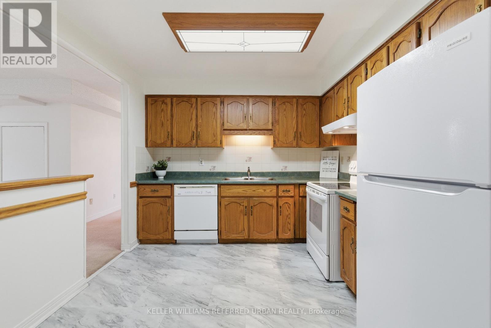 208 - 8 Village Green, Hamilton, Ontario  L8G 5B8 - Photo 13 - X12684234