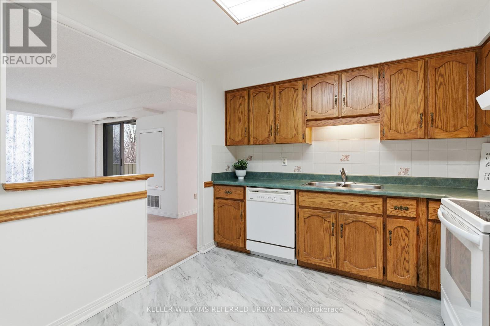 208 - 8 Village Green, Hamilton, Ontario  L8G 5B8 - Photo 16 - X12684234