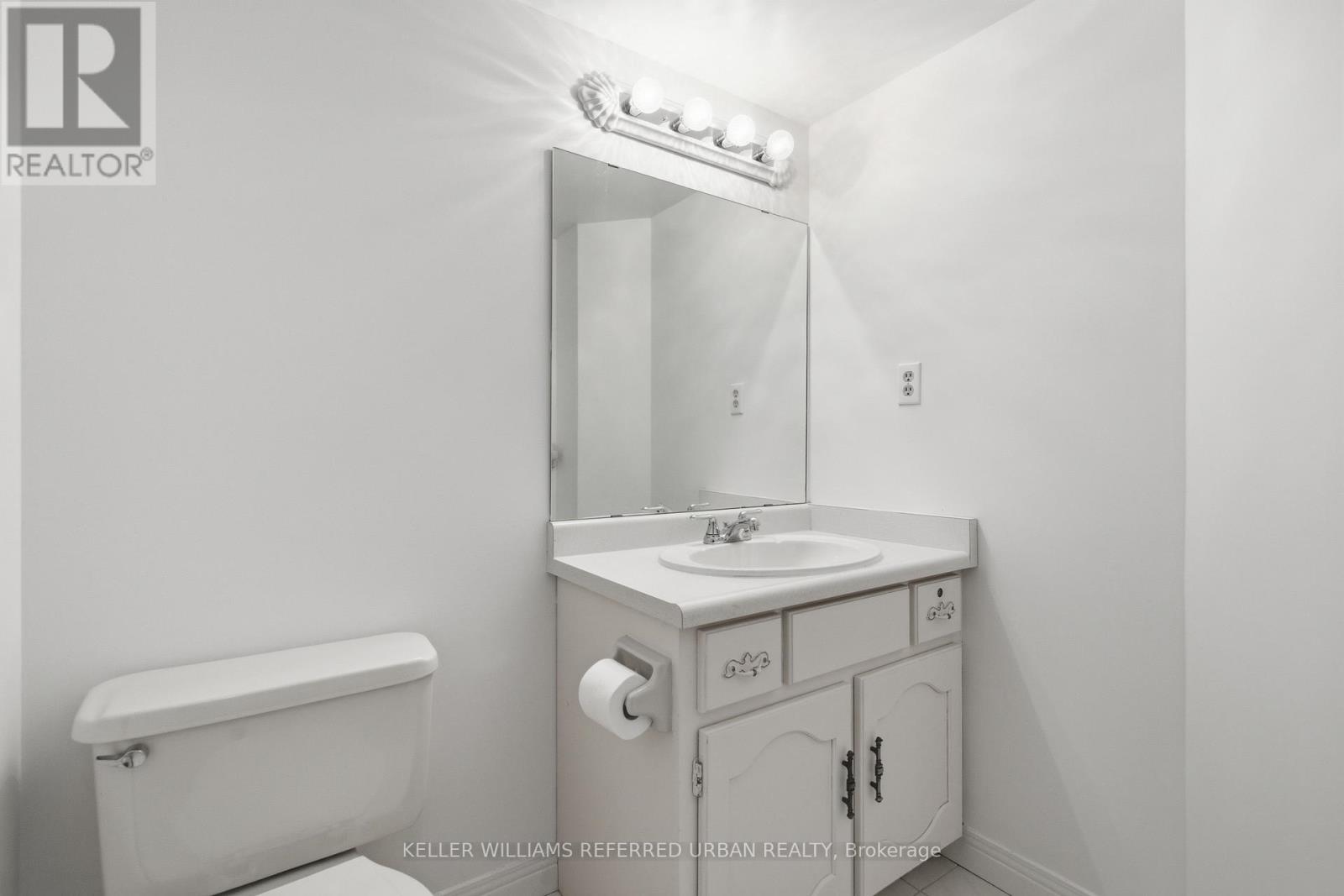 208 - 8 Village Green, Hamilton, Ontario  L8G 5B8 - Photo 8 - X12684234