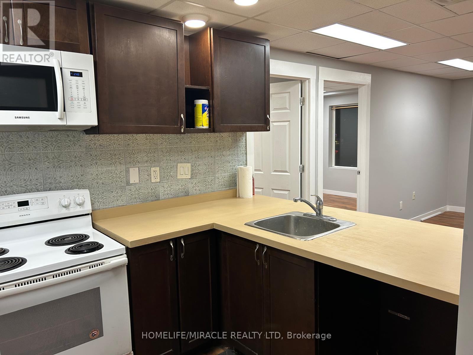 4 - 594 Barton Street E, Hamilton, Ontario  L8L 2Z7 - Photo 1 - X12684250