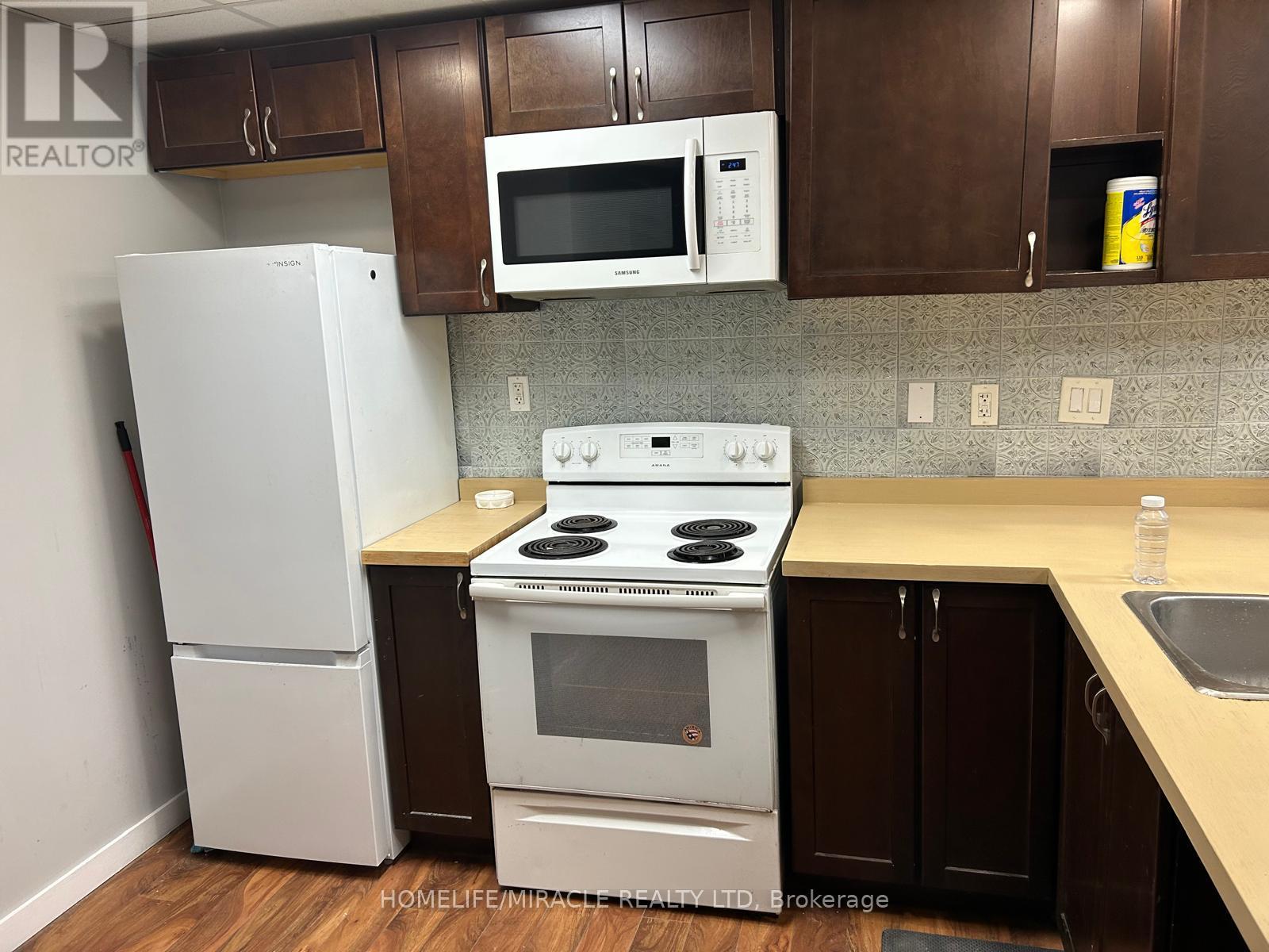 4 - 594 Barton Street E, Hamilton, Ontario  L8L 2Z7 - Photo 2 - X12684250