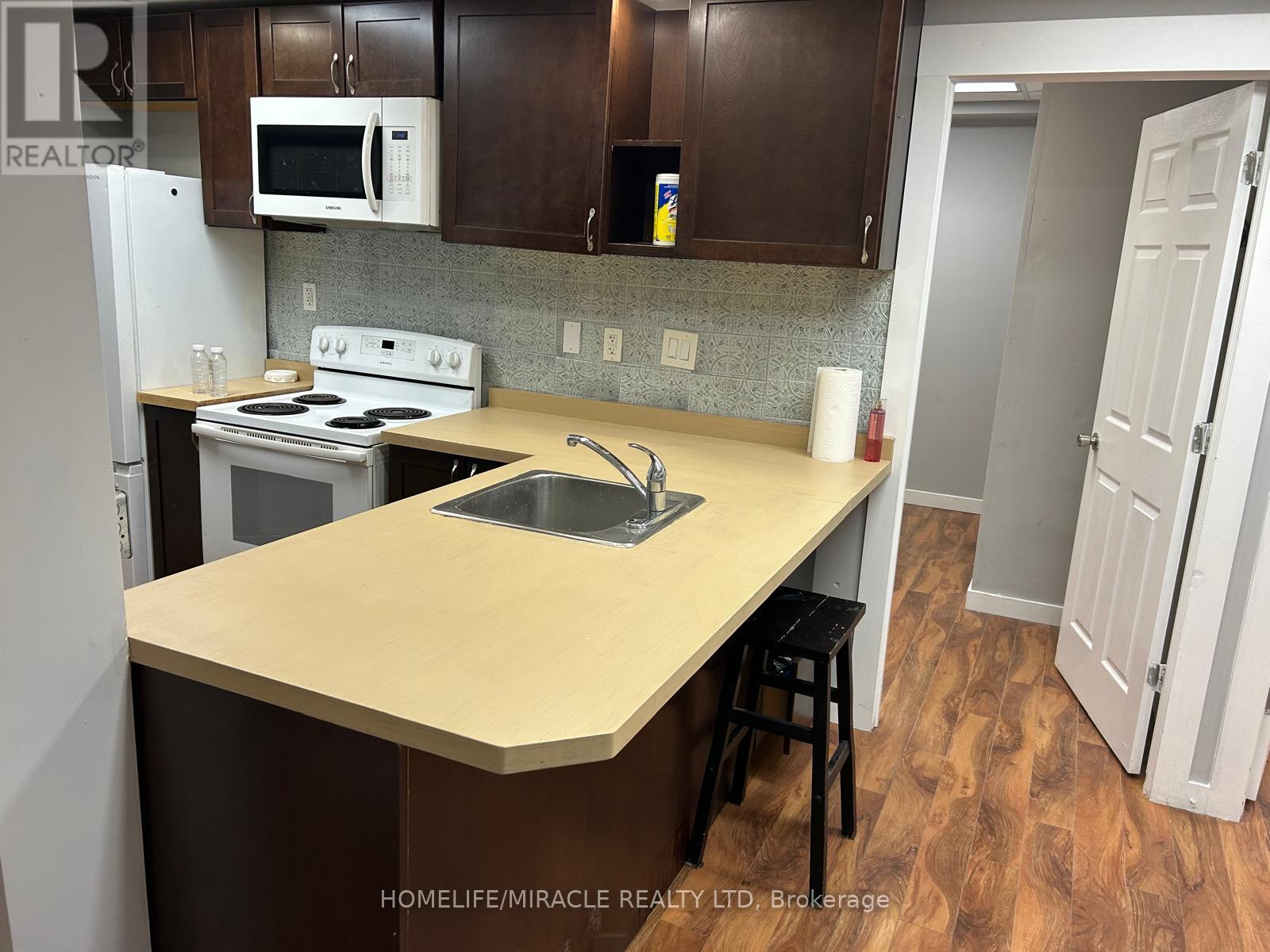 4 - 594 Barton Street E, Hamilton, Ontario  L8L 2Z7 - Photo 4 - X12684250