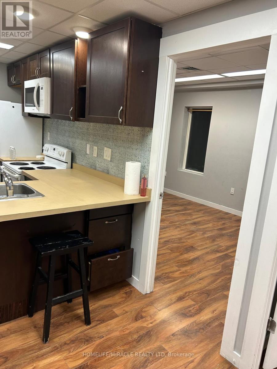 4 - 594 Barton Street E, Hamilton, Ontario  L8L 2Z7 - Photo 5 - X12684250