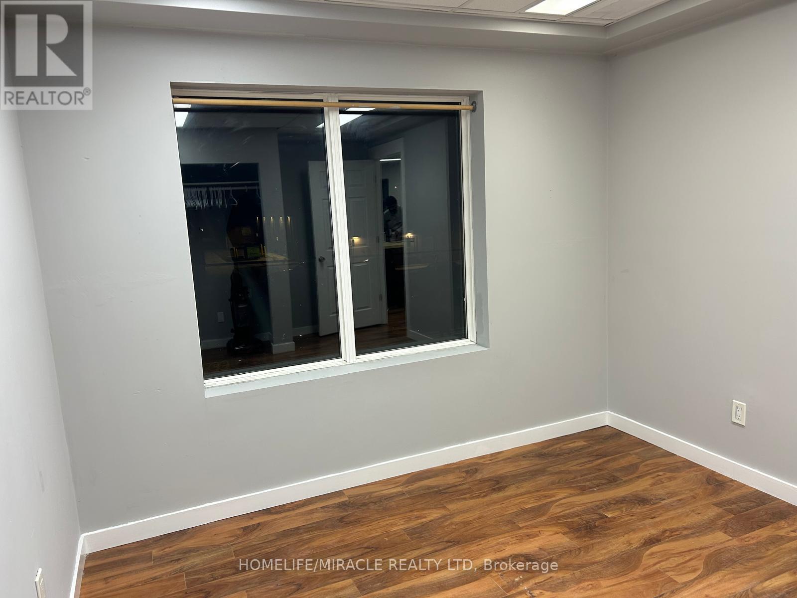 4 - 594 Barton Street E, Hamilton, Ontario  L8L 2Z7 - Photo 8 - X12684250