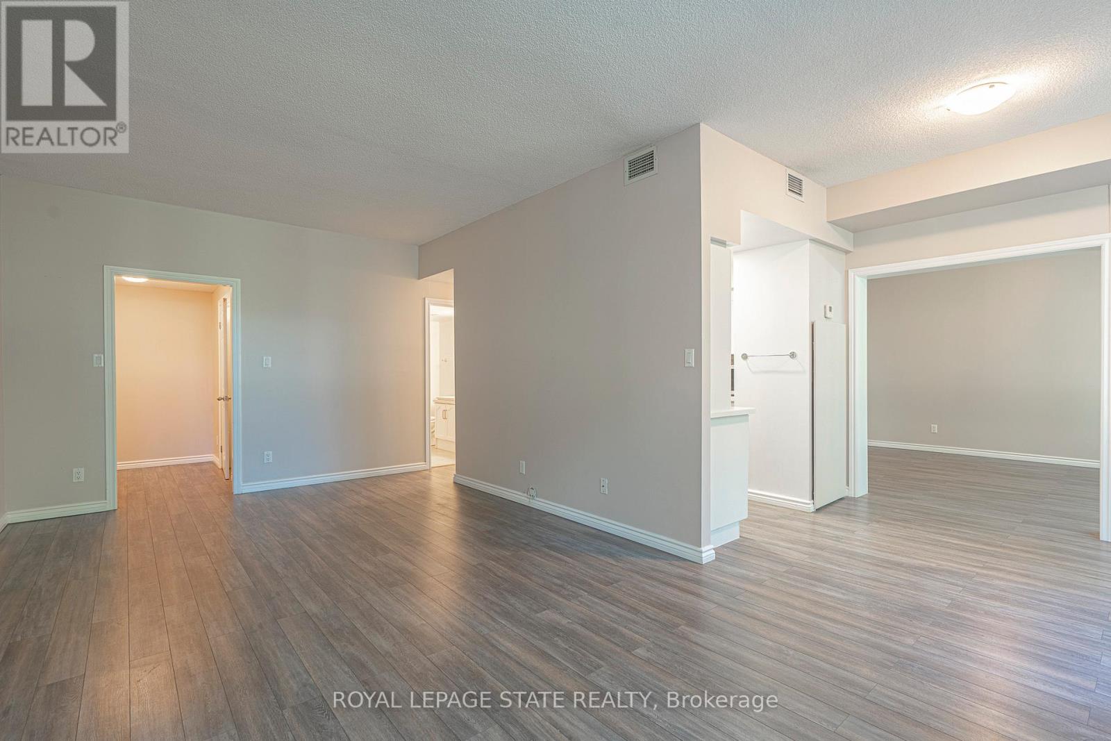 105 - 200 Limeridge Road W, Hamilton, Ontario  L9C 7M7 - Photo 11 - X12684252