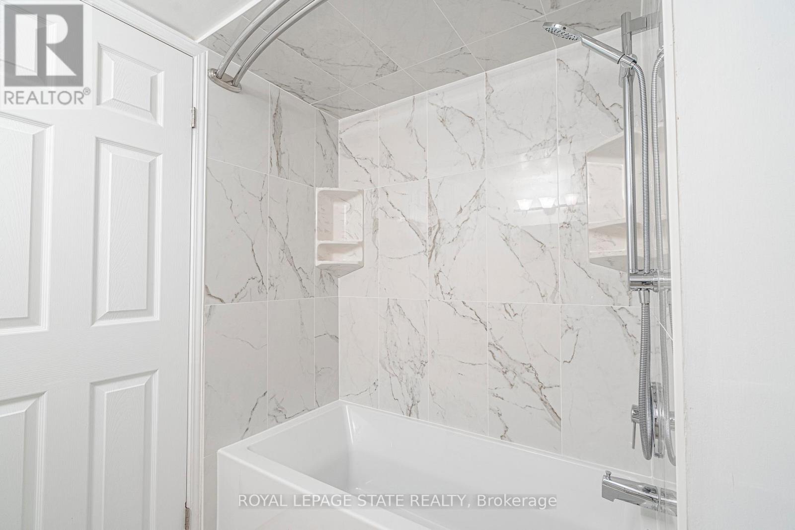 105 - 200 Limeridge Road W, Hamilton, Ontario  L9C 7M7 - Photo 23 - X12684252