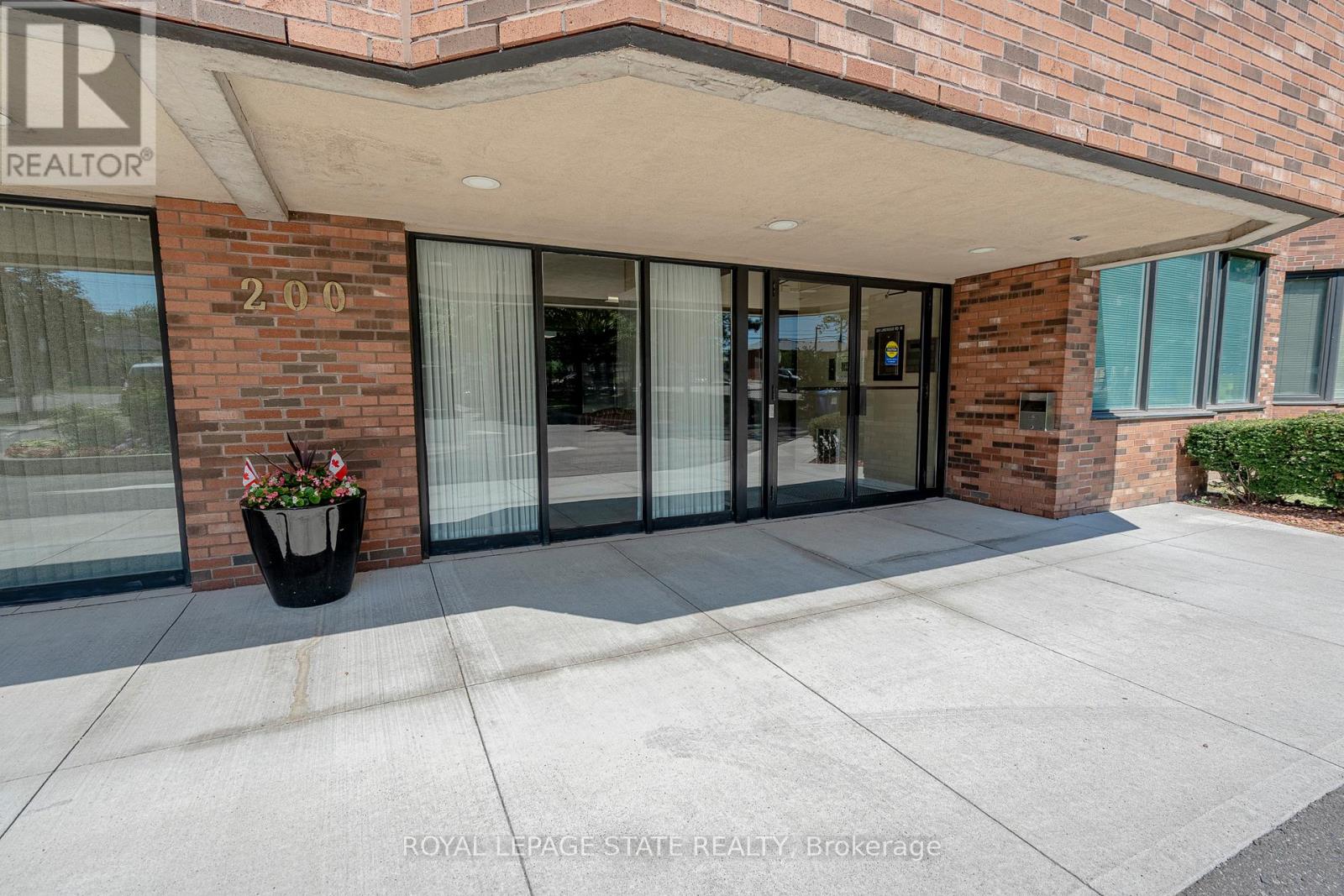 105 - 200 Limeridge Road W, Hamilton, Ontario  L9C 7M7 - Photo 3 - X12684252