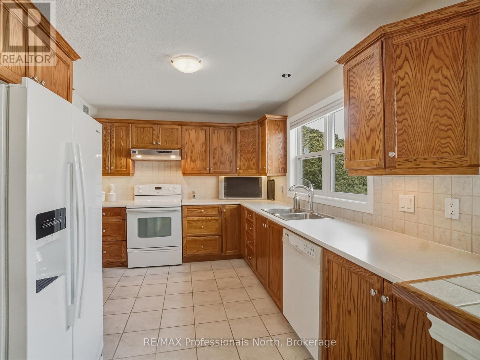 77 Ewing Street, Bracebridge, Ontario  P1L 2H7 - Photo 13 - X12681994