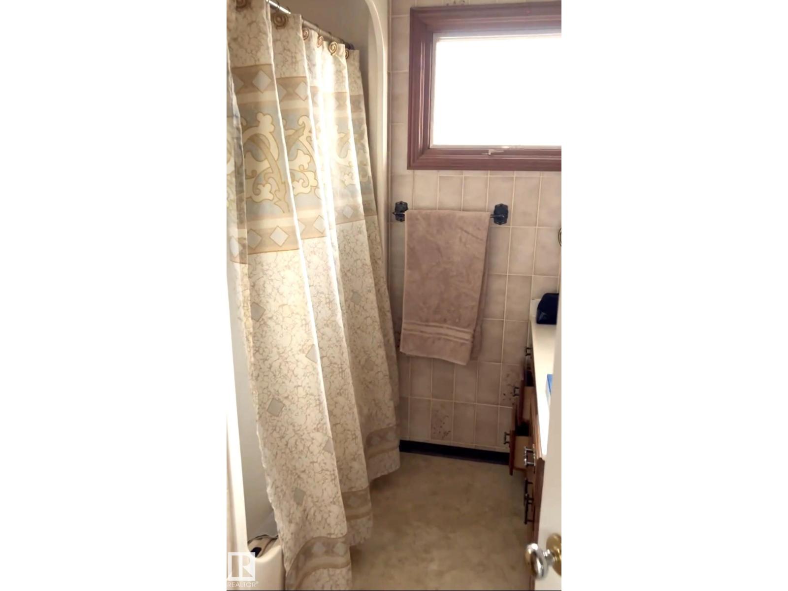 7524 95 Av Nw, Edmonton, Alberta  T6C 1X5 - Photo 11 - E4469680