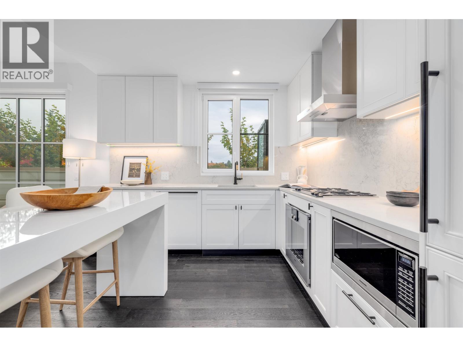 404 2096 W 47th Avenue, Vancouver, British Columbia  V6M 0E5 - Photo 2 - R3048959