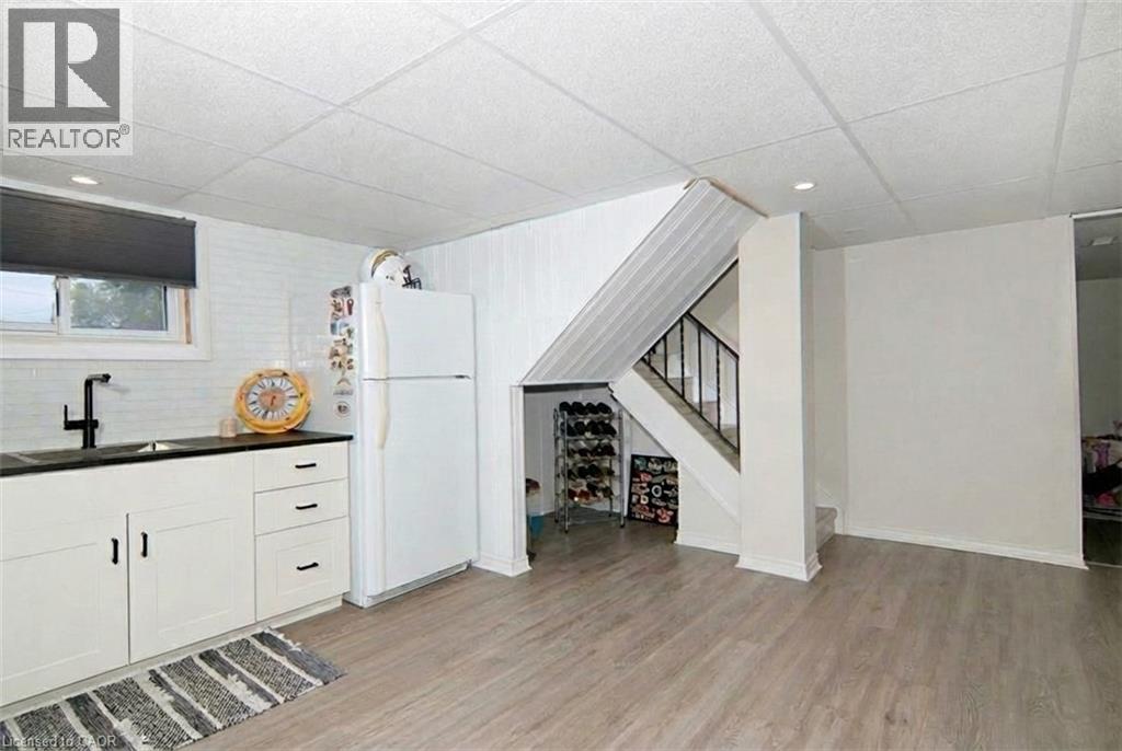 6 Ridley Avenue, Welland, Ontario L3B 4G1 - Photo 2 - 40797608