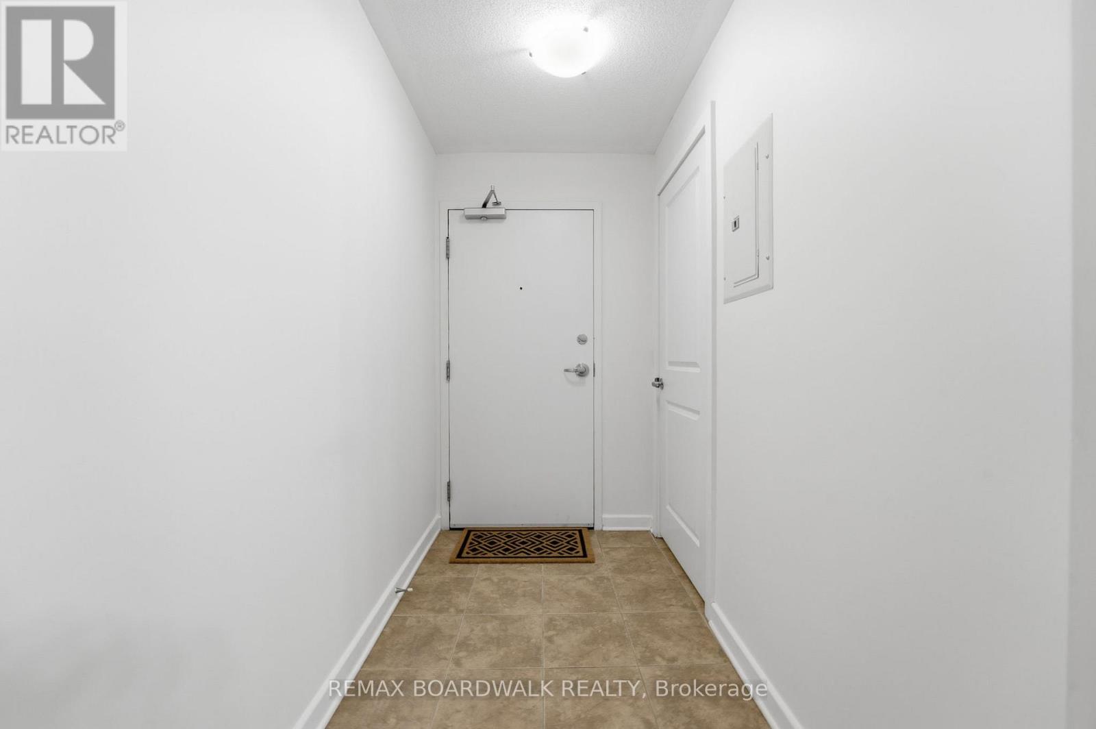 908 - 138 Somerset Street W, Ottawa, Ontario  K2P 0A3 - Photo 10 - X12684300