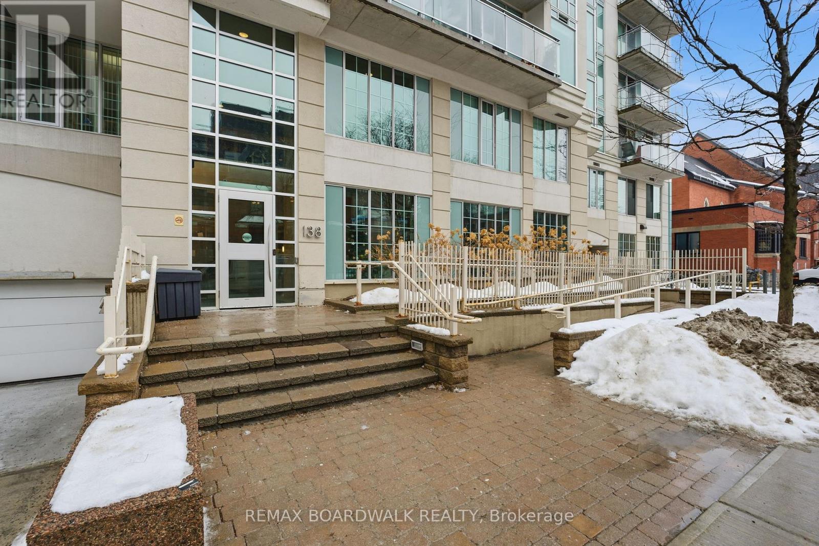 908 - 138 Somerset Street W, Ottawa, Ontario  K2P 0A3 - Photo 2 - X12684300