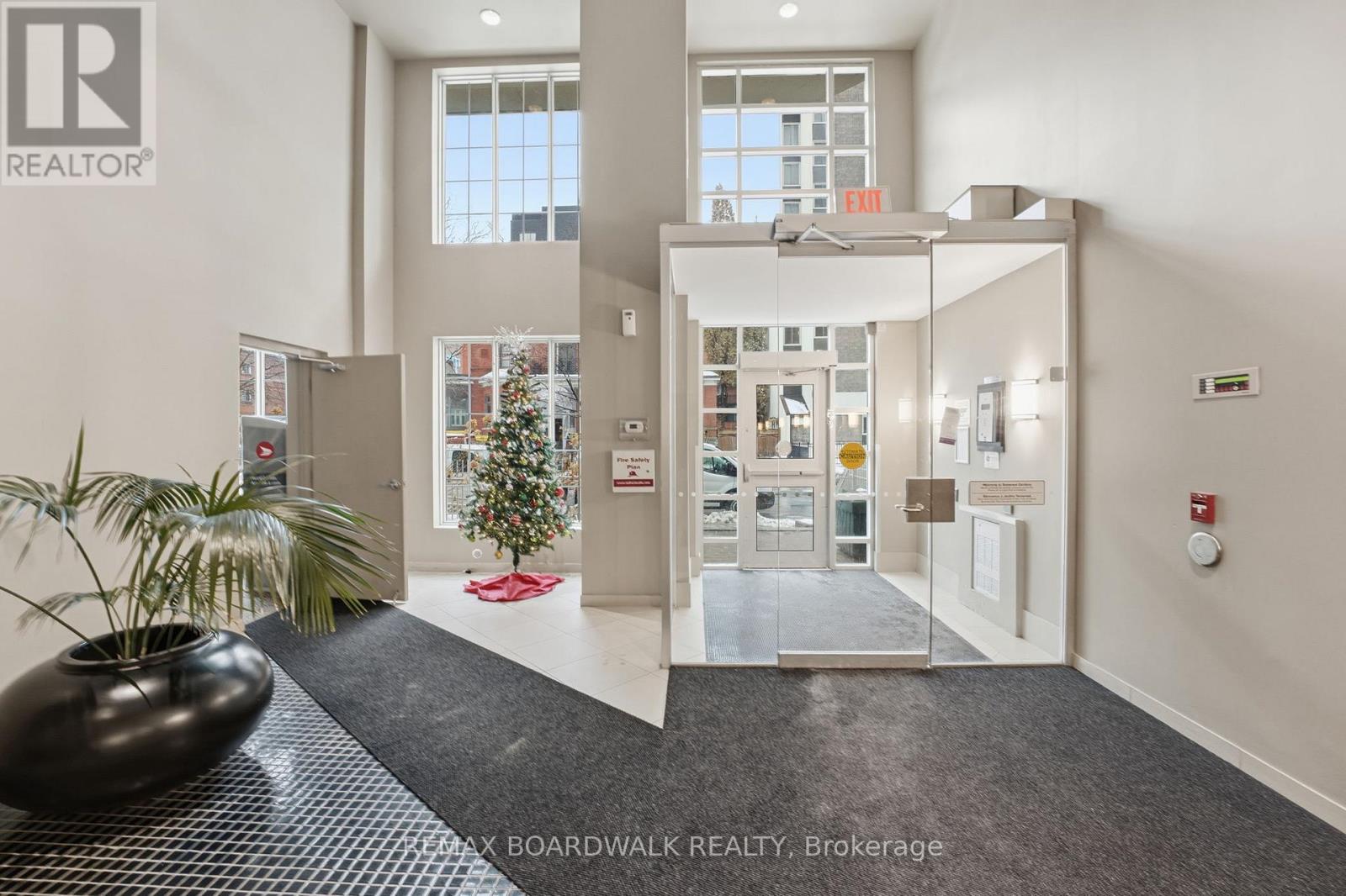 908 - 138 Somerset Street W, Ottawa, Ontario  K2P 0A3 - Photo 4 - X12684300