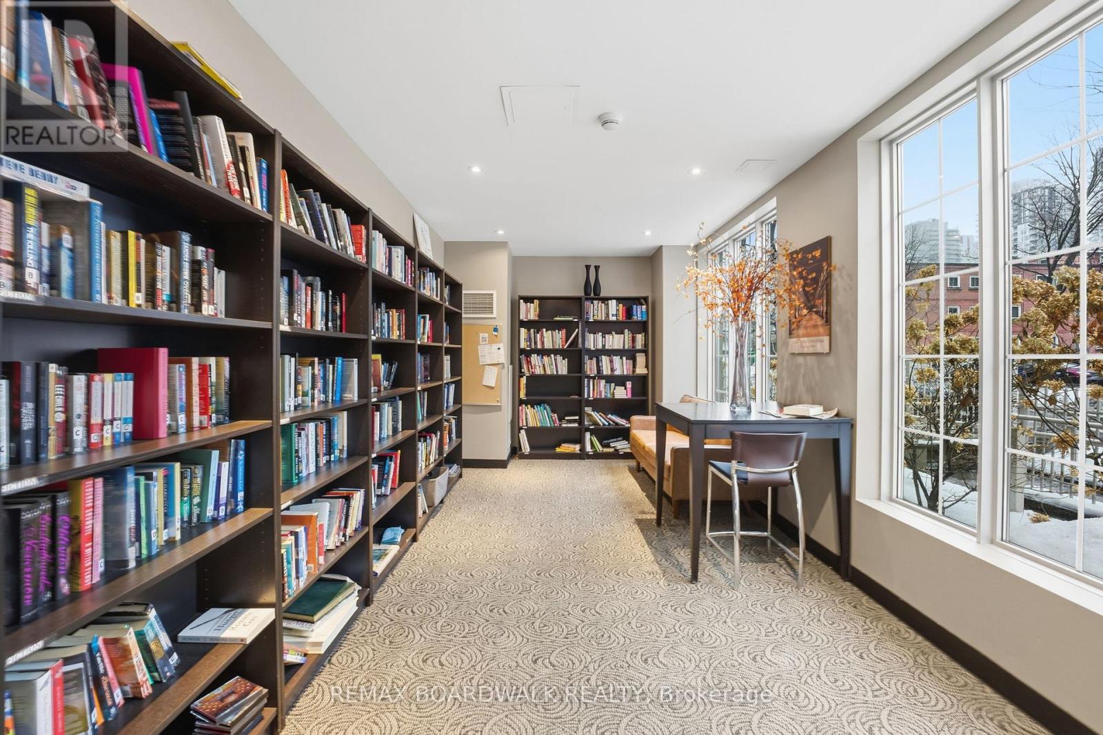 908 - 138 Somerset Street W, Ottawa, Ontario  K2P 0A3 - Photo 6 - X12684300