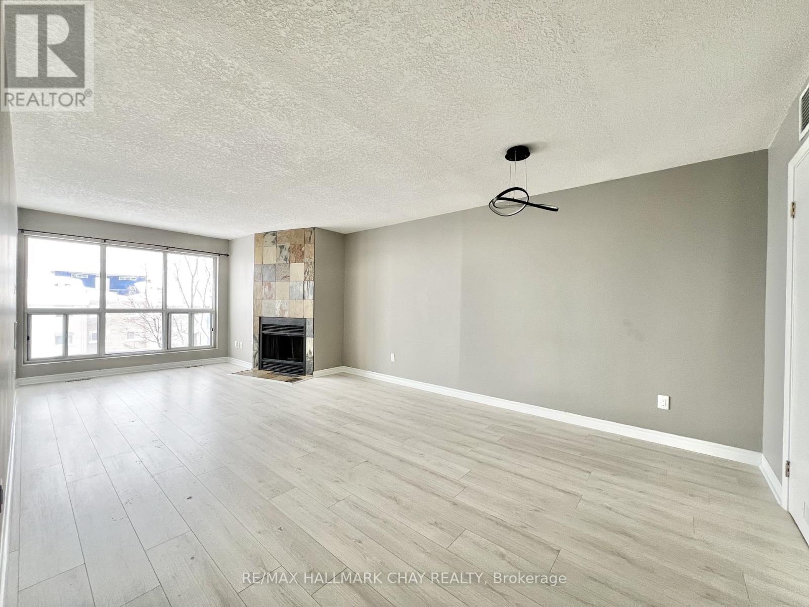 414 - 126 Bell Farm Road, Barrie, Ontario  L4M 6J3 - Photo 1 - S12684296