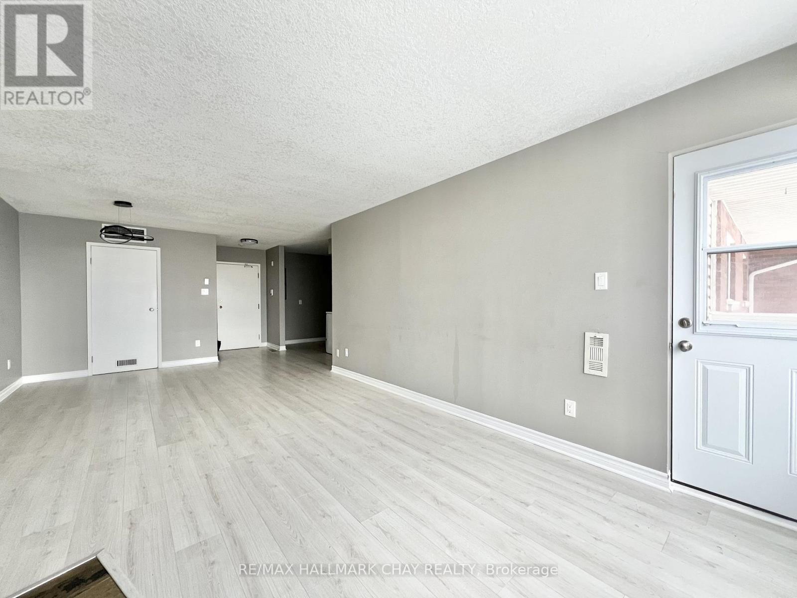 414 - 126 Bell Farm Road, Barrie, Ontario  L4M 6J3 - Photo 2 - S12684296