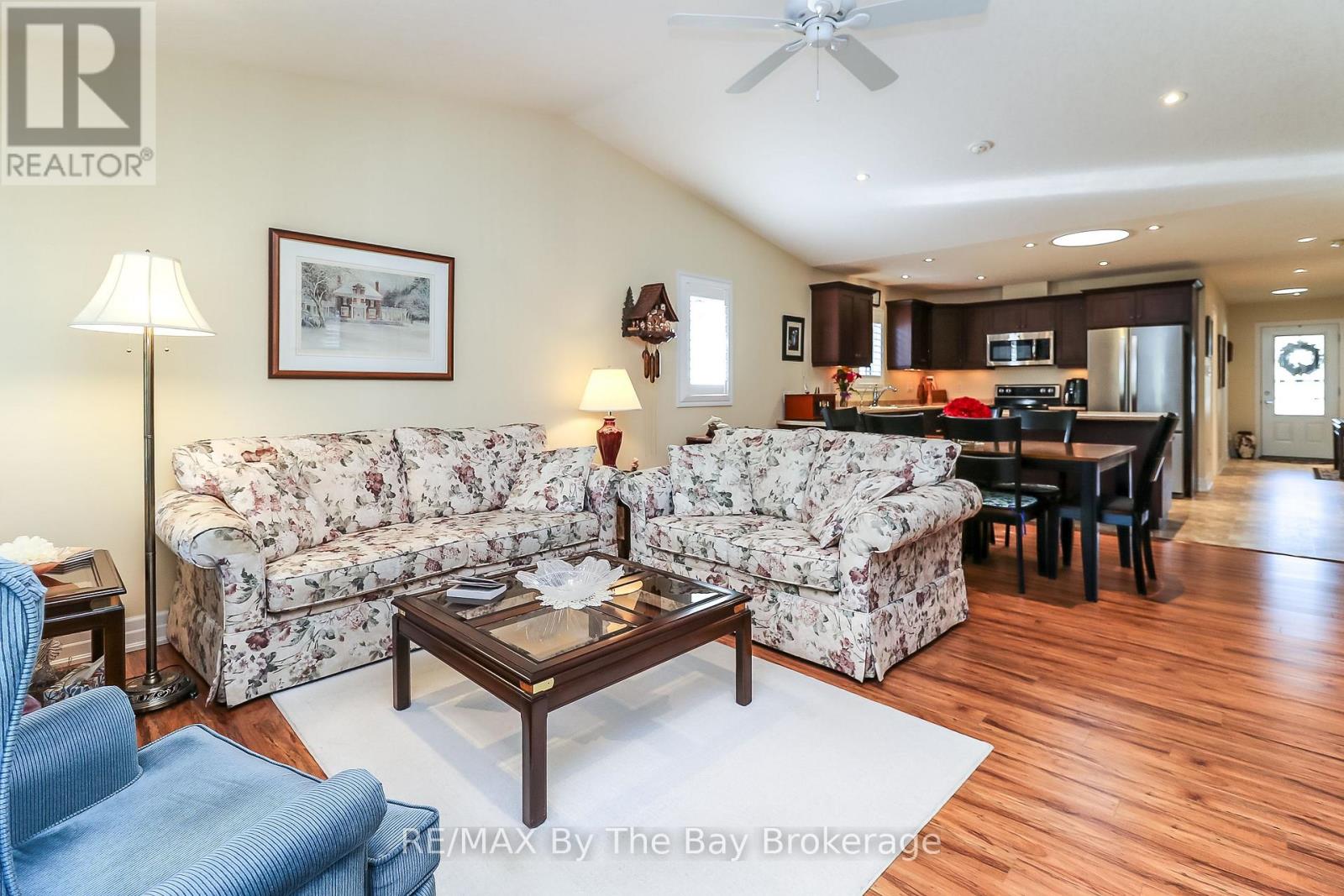 31 New York Avenue, Wasaga Beach, Ontario  L9Z 3A8 - Photo 13 - S12684320