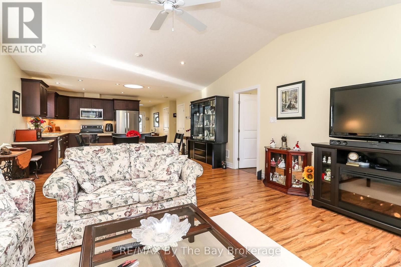 31 New York Avenue, Wasaga Beach, Ontario  L9Z 3A8 - Photo 15 - S12684320