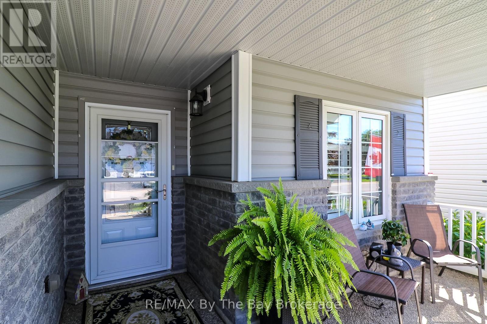 31 New York Avenue, Wasaga Beach, Ontario  L9Z 3A8 - Photo 2 - S12684320