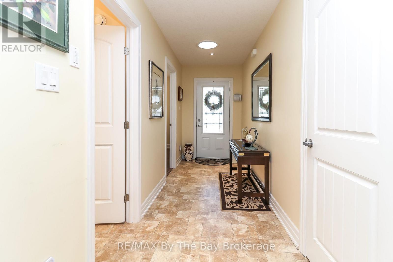 31 New York Avenue, Wasaga Beach, Ontario  L9Z 3A8 - Photo 5 - S12684320